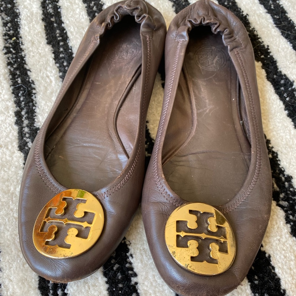 Tory Burch Reva brown ballet flats gold logo size 9